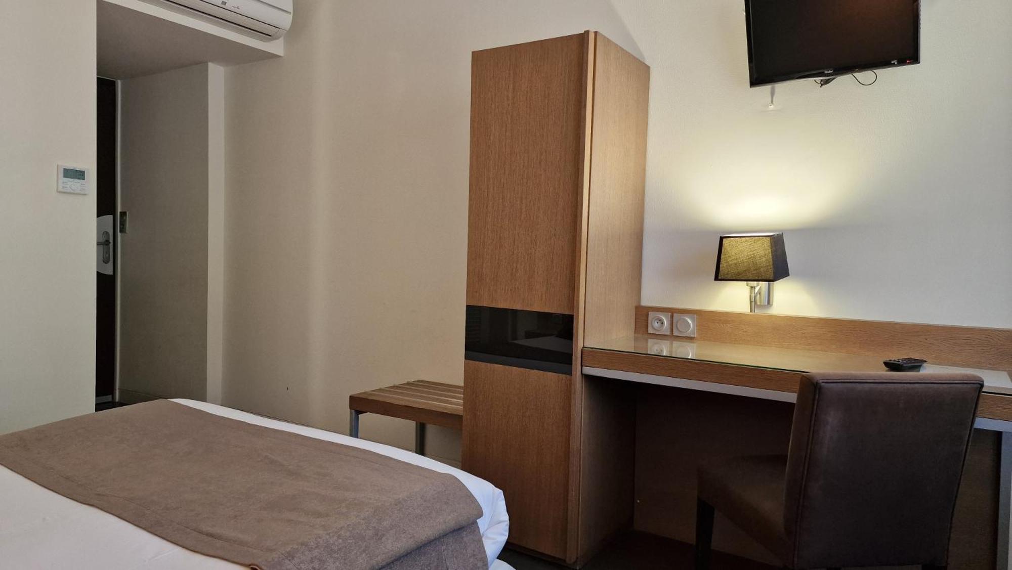 Hotel Restaurant Du Centre Et Du Lauragais カステルノーダリ エクステリア 写真