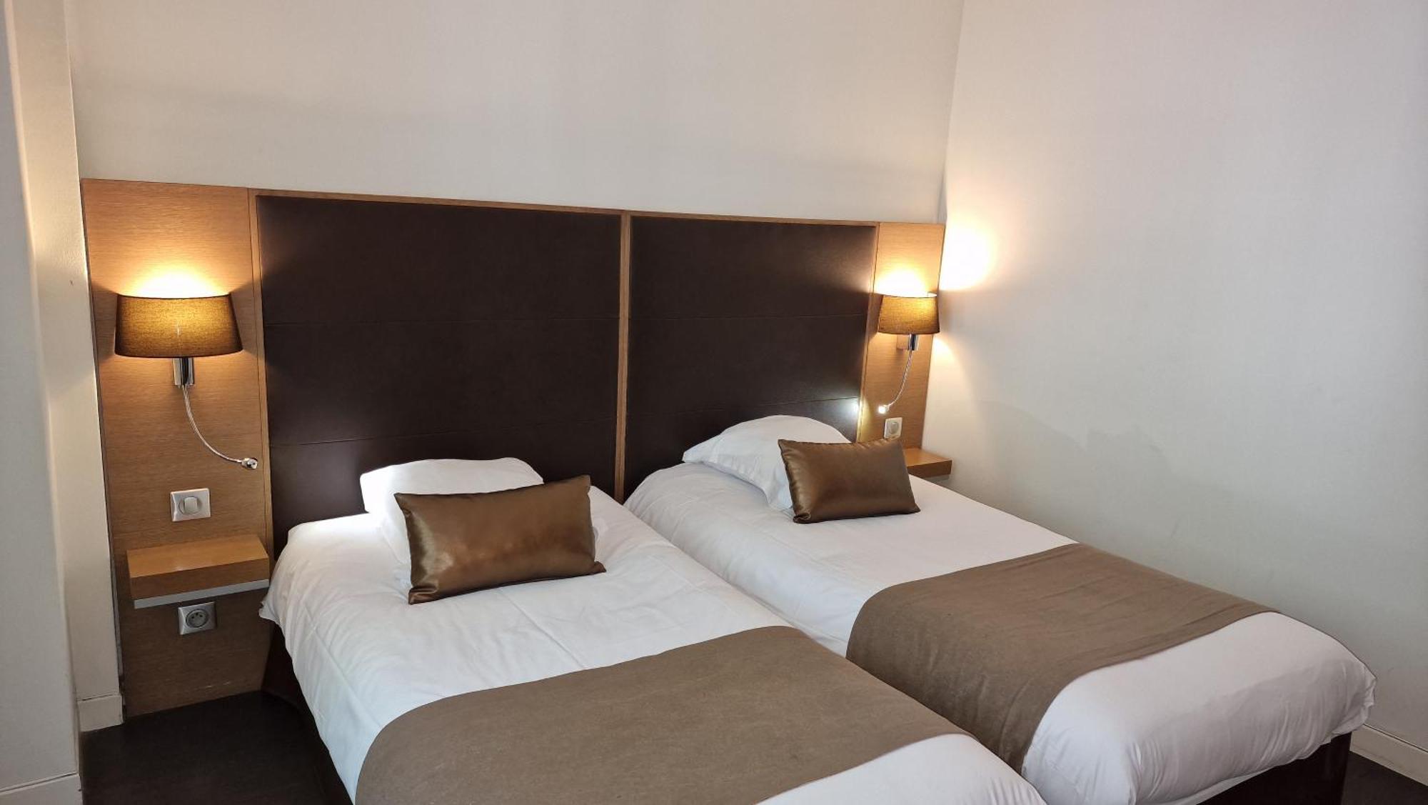 Hotel Restaurant Du Centre Et Du Lauragais カステルノーダリ エクステリア 写真